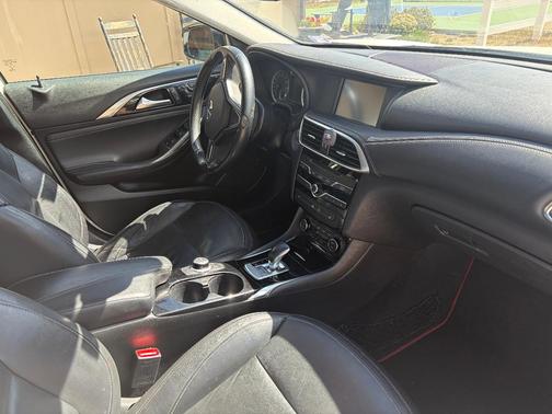 White 2018 INFINITI QX30 Luxury