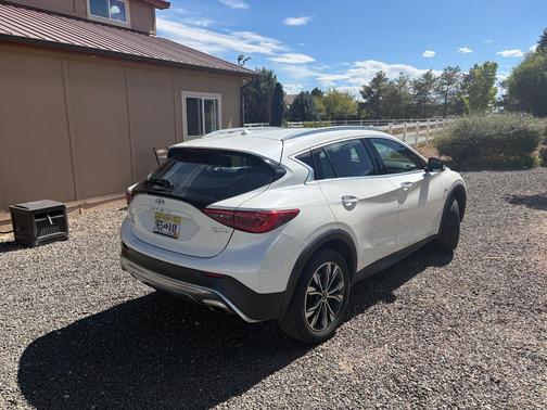 White 2018 INFINITI QX30 Luxury