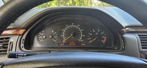 1999 Mercedes-Benz E-Class E320
