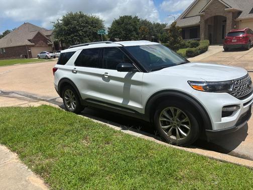 White 2022 Ford Explorer Limited