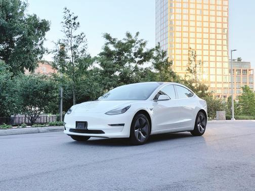 White 2019 Tesla Model 3 Standard Range Plus