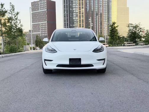 White 2019 Tesla Model 3 Standard Range Plus