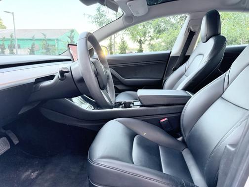 White 2019 Tesla Model 3 Standard Range Plus