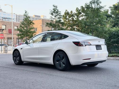 White 2019 Tesla Model 3 Standard Range Plus