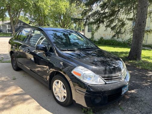2011 Nissan Versa 1.8 S
