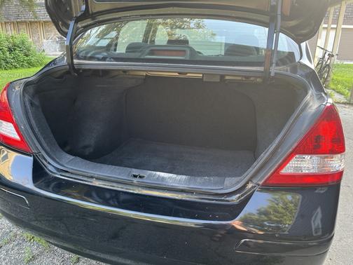 2011 Nissan Versa 1.8 S