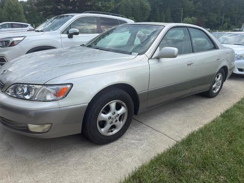Silver 1999 Lexus ES 300 Base