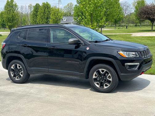 Black 2018 Jeep Compass Trailhawk