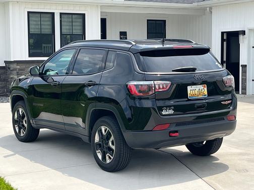 Black 2018 Jeep Compass Trailhawk