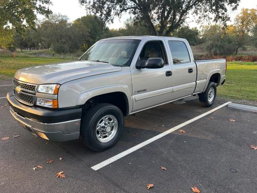2005 Chevrolet Silverado 2500 LS H/D Crew Cab