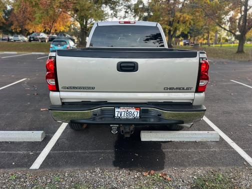 2005 Chevrolet Silverado 2500 LS H/D Crew Cab