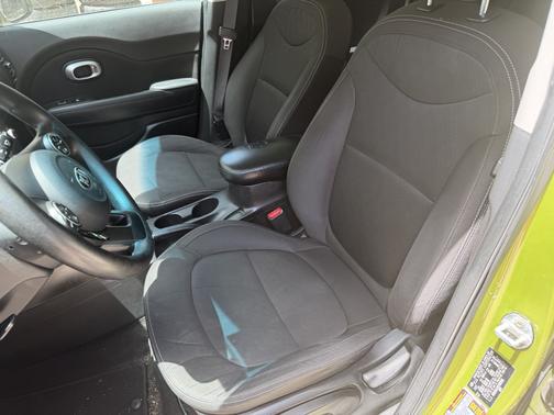 Green 2018 Kia Soul Base
