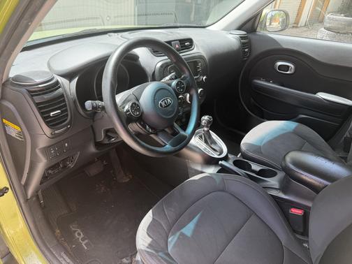 Green 2018 Kia Soul Base