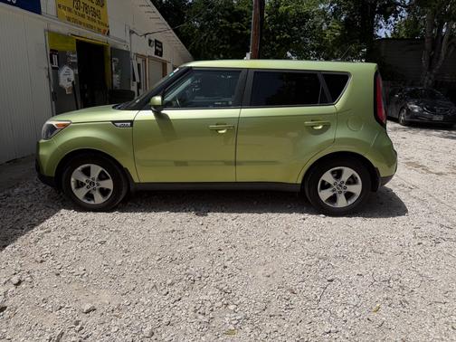 Green 2018 Kia Soul Base