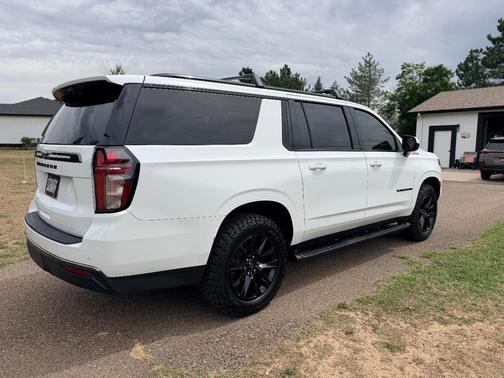 White 2022 Chevrolet Suburban Z71