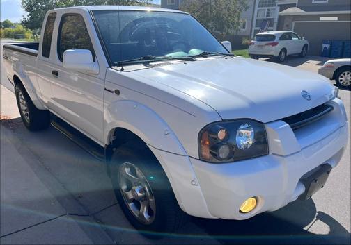 White 2002 Nissan Frontier SE Super Charger King Cab