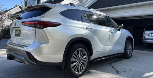 2023 Toyota Highlander Hybrid Platinum