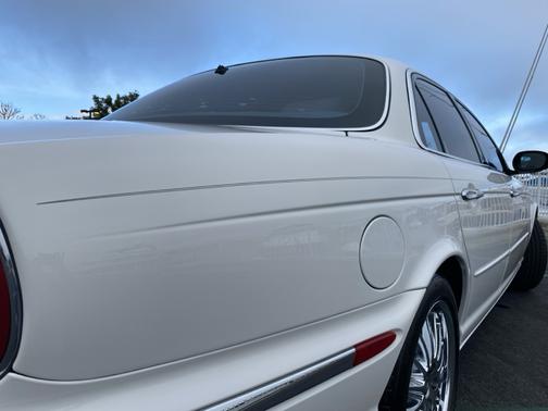 2004 Jaguar XJ8 Base