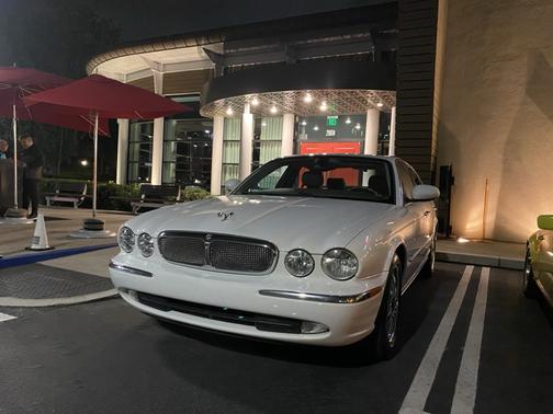 2004 Jaguar XJ8 Base