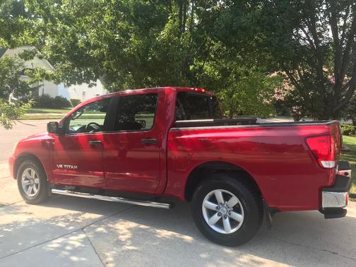 2011 Nissan Titan SV