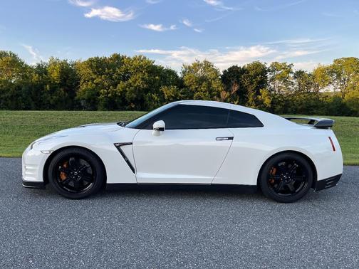 White 2016 Nissan GT-R Black Edition