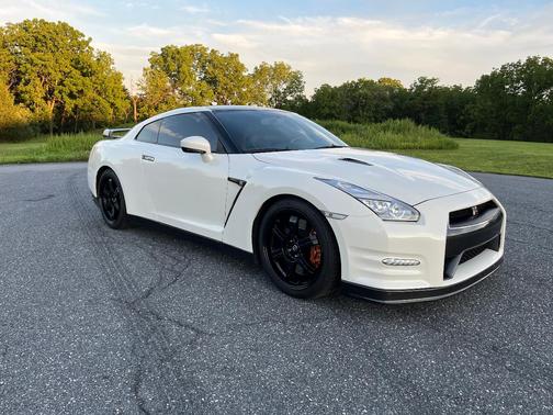 White 2016 Nissan GT-R Black Edition
