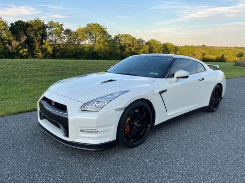 White 2016 Nissan GT-R Black Edition