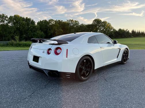 White 2016 Nissan GT-R Black Edition