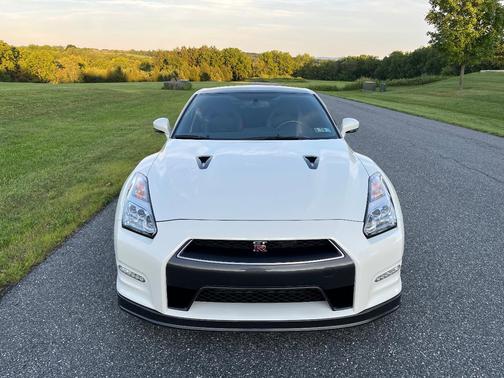 White 2016 Nissan GT-R Black Edition