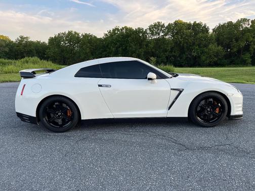 White 2016 Nissan GT-R Black Edition