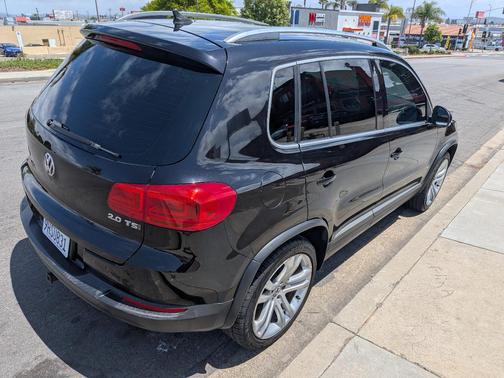 Black 2012 Volkswagen Tiguan SE