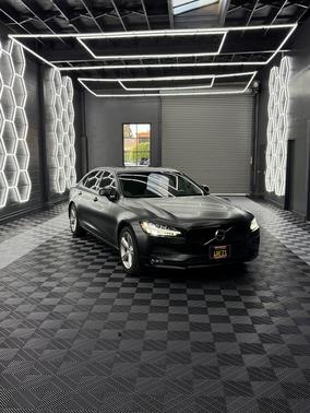 2018 Volvo S90 T5 Momentum