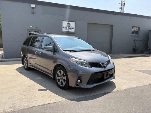 Gray 2019 Toyota Sienna SE