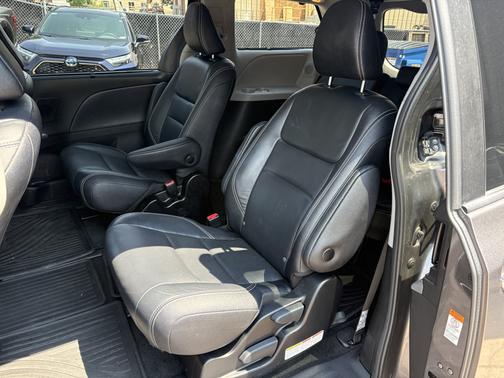 Gray 2019 Toyota Sienna SE