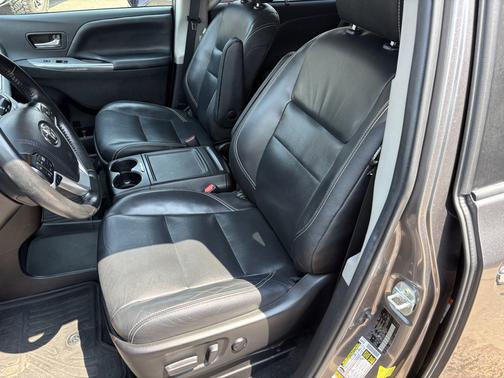 Gray 2019 Toyota Sienna SE