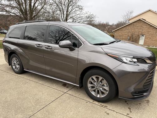 2023 Toyota Sienna LE