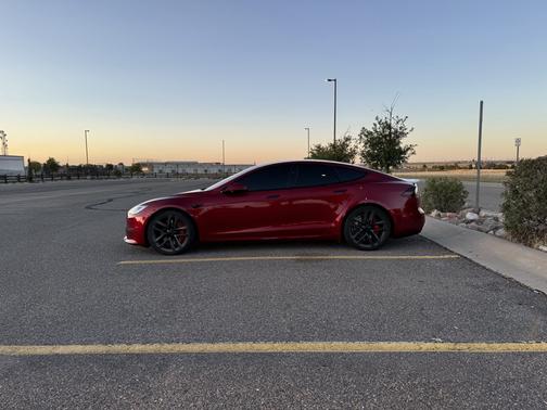 2024 Tesla Model S Plaid