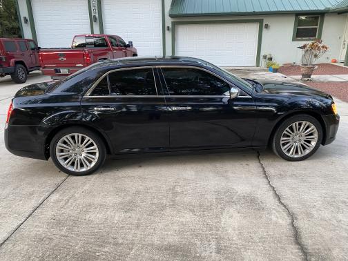 2011 Chrysler 300C Base
