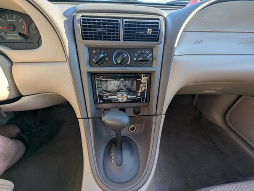 White 2004 Ford Mustang Base