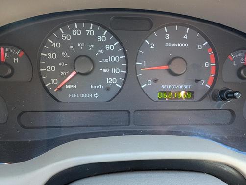 White 2004 Ford Mustang Base