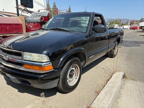 2002 Chevrolet S-10 Base
