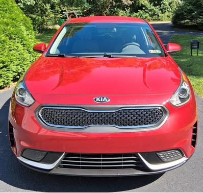 Red 2019 Kia Niro FE