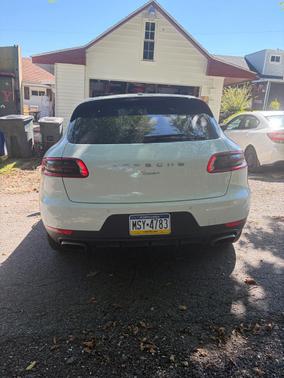 White 2018 Porsche Macan Macan