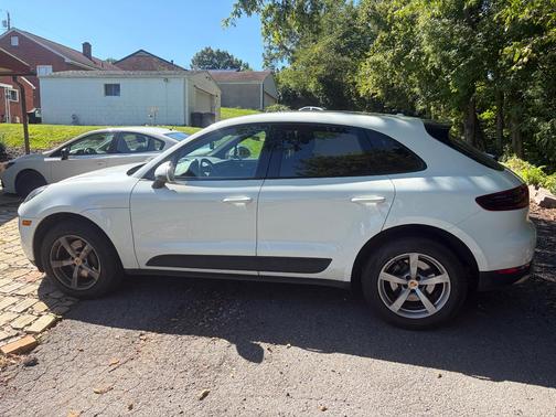 White 2018 Porsche Macan Macan