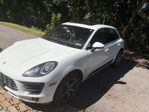 White 2018 Porsche Macan Macan