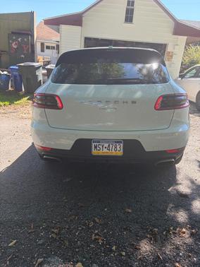 White 2018 Porsche Macan Macan