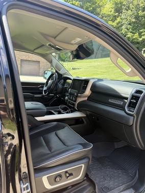 Black 2022 RAM 1500 Laramie