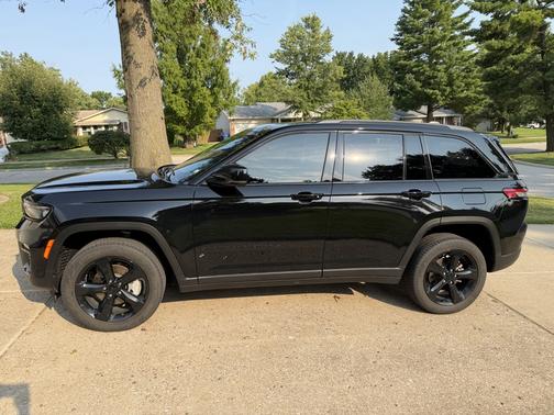 Black 2024 Jeep Grand Cherokee Limited