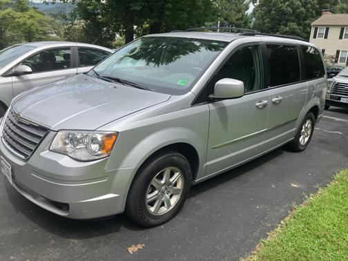 2009 Chrysler Town & Country Touring
