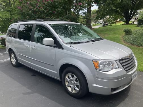 2009 Chrysler Town & Country Touring